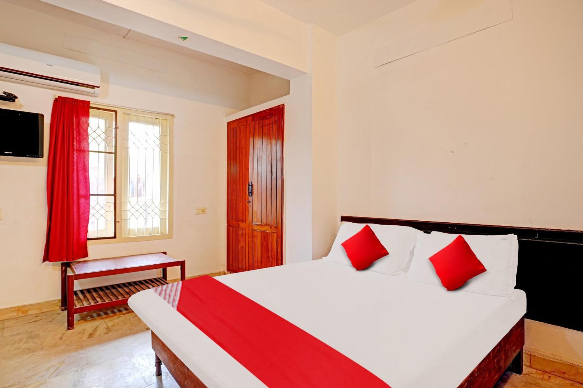 Hotel O Safa Inn Trippapur Exteriör bild