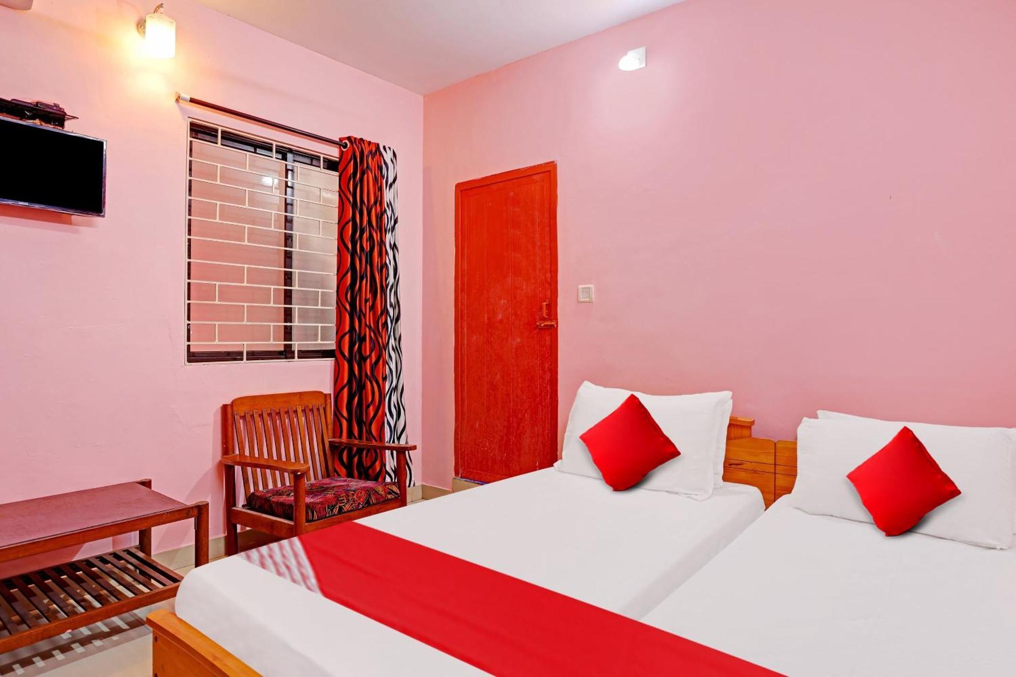 Hotel O Safa Inn Trippapur Exteriör bild
