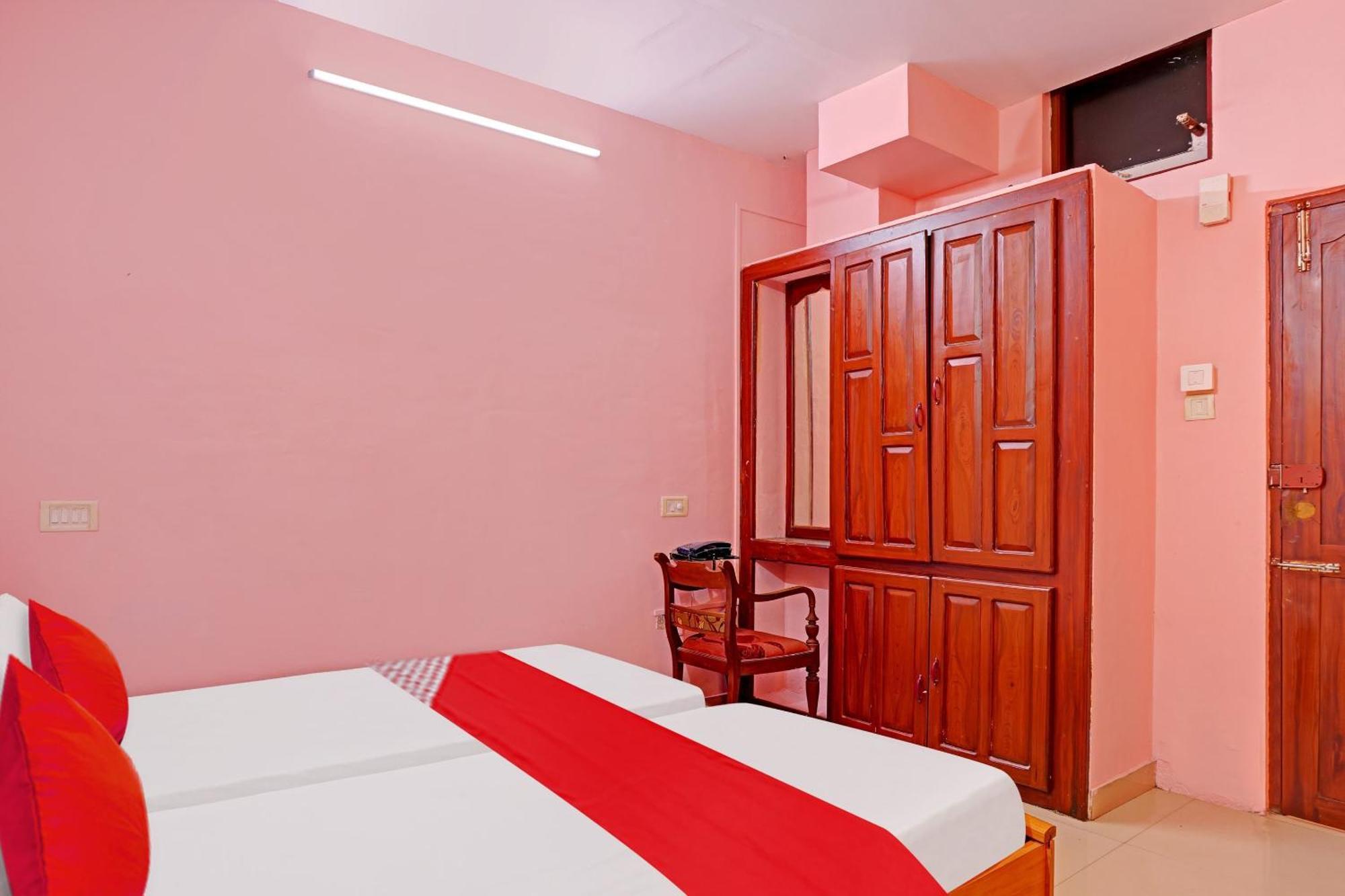 Hotel O Safa Inn Trippapur Exteriör bild