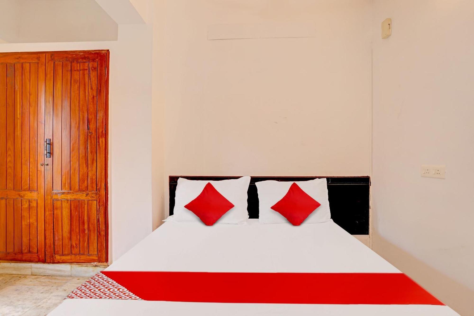 Hotel O Safa Inn Trippapur Exteriör bild