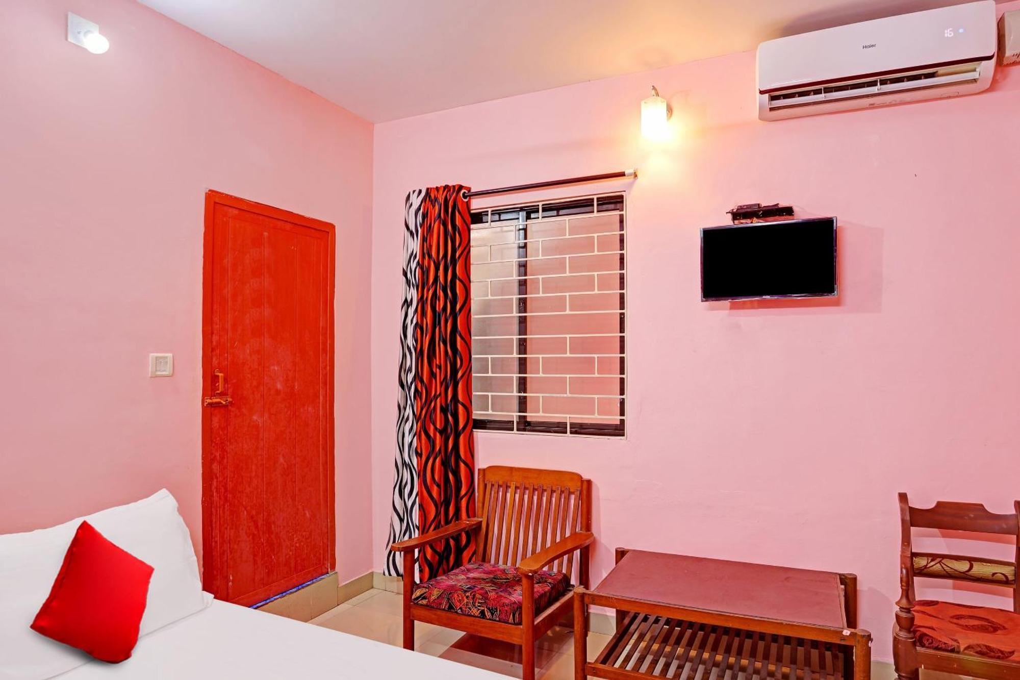 Hotel O Safa Inn Trippapur Exteriör bild