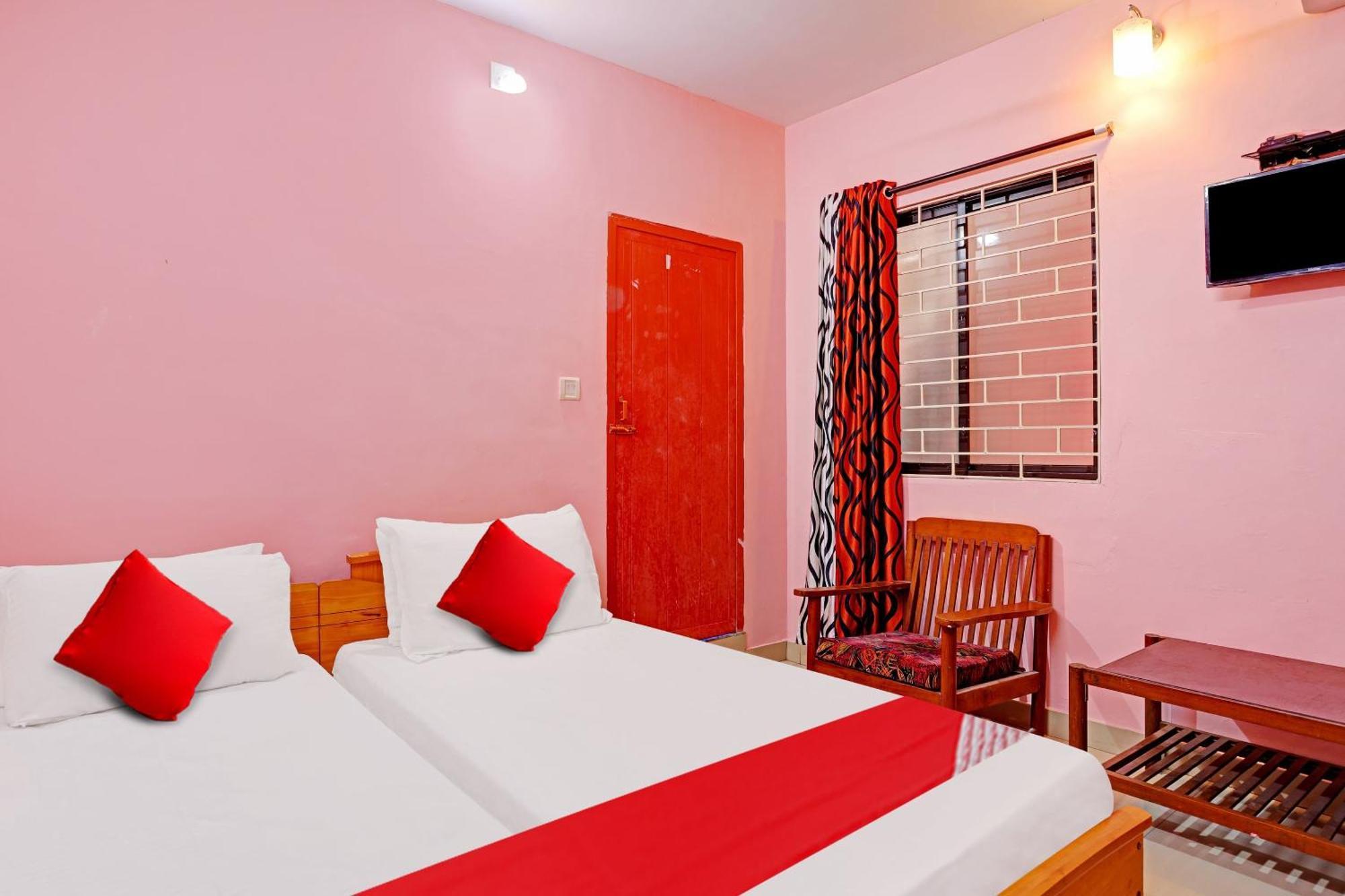 Hotel O Safa Inn Trippapur Exteriör bild