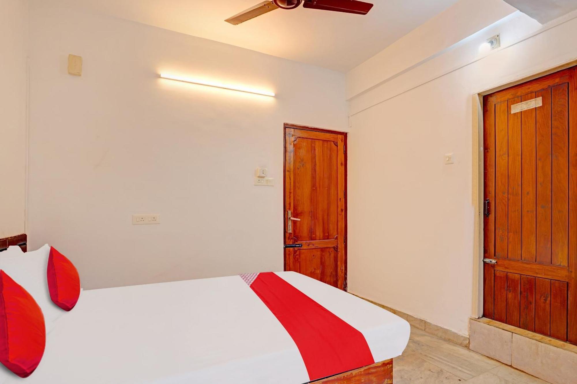 Hotel O Safa Inn Trippapur Exteriör bild