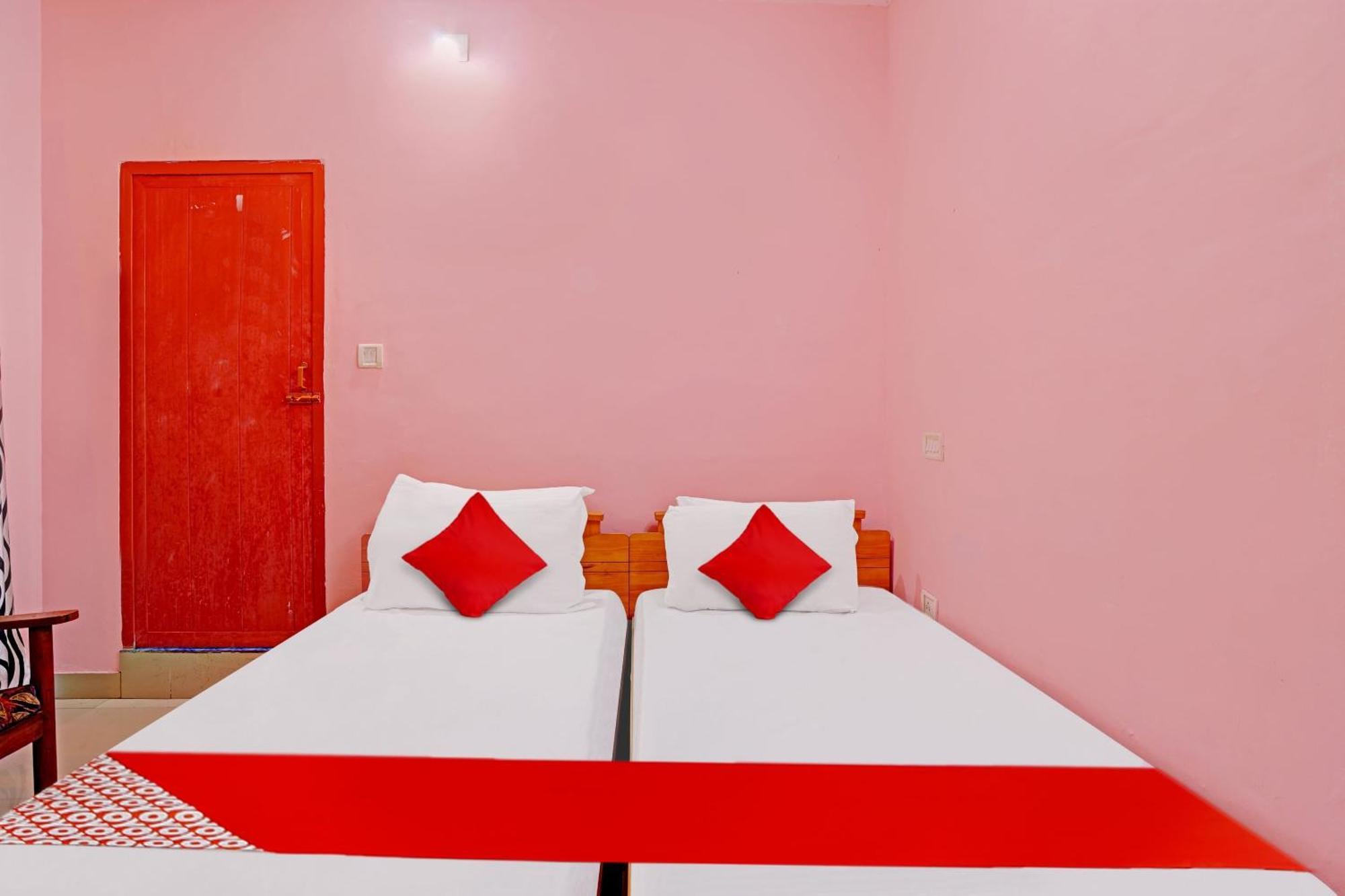 Hotel O Safa Inn Trippapur Exteriör bild