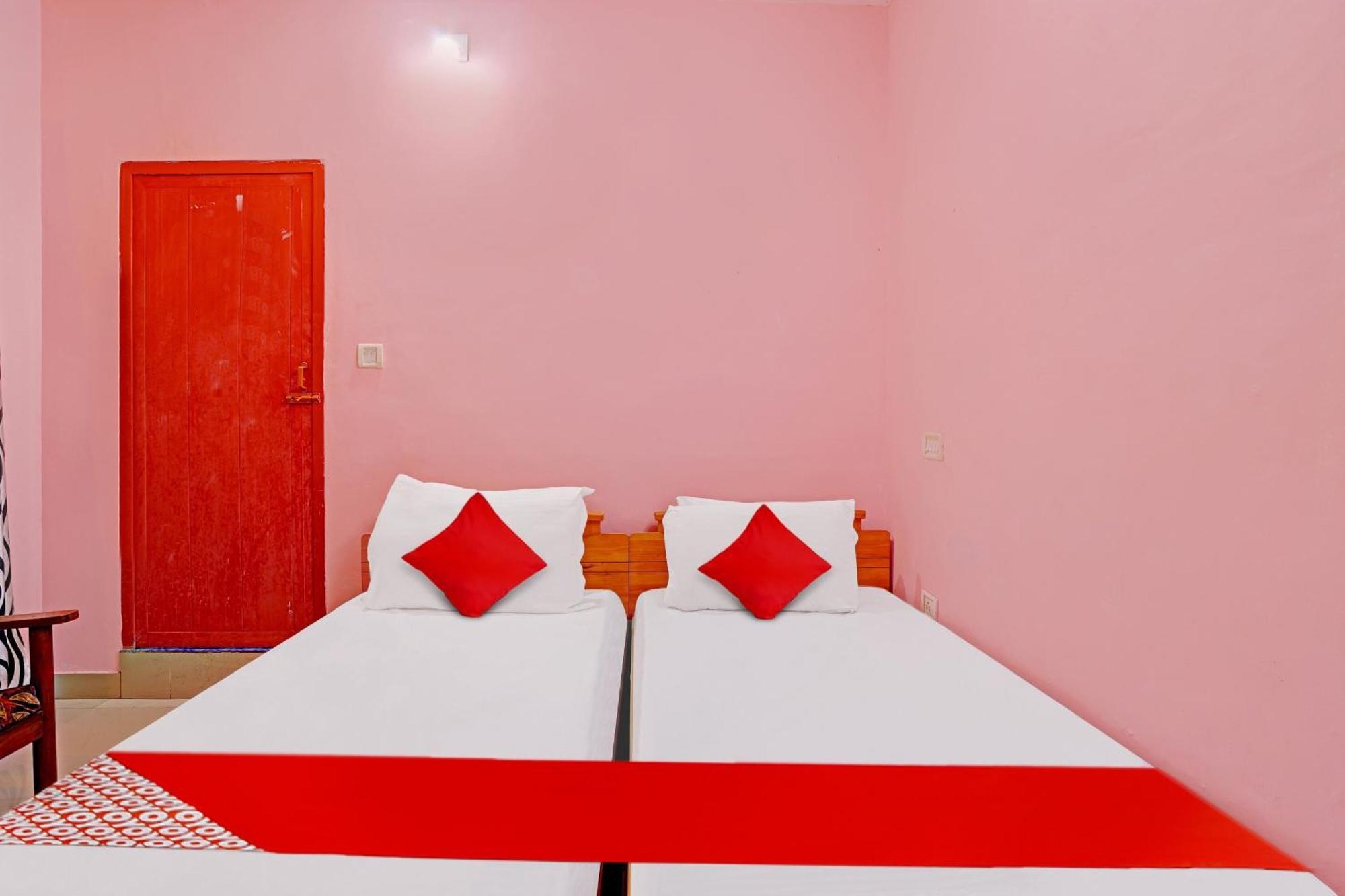 Hotel O Safa Inn Trippapur Exteriör bild